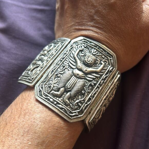 Gorgeous Siam Clasp Bracelet Sterling Silver - Picture 1 of 5